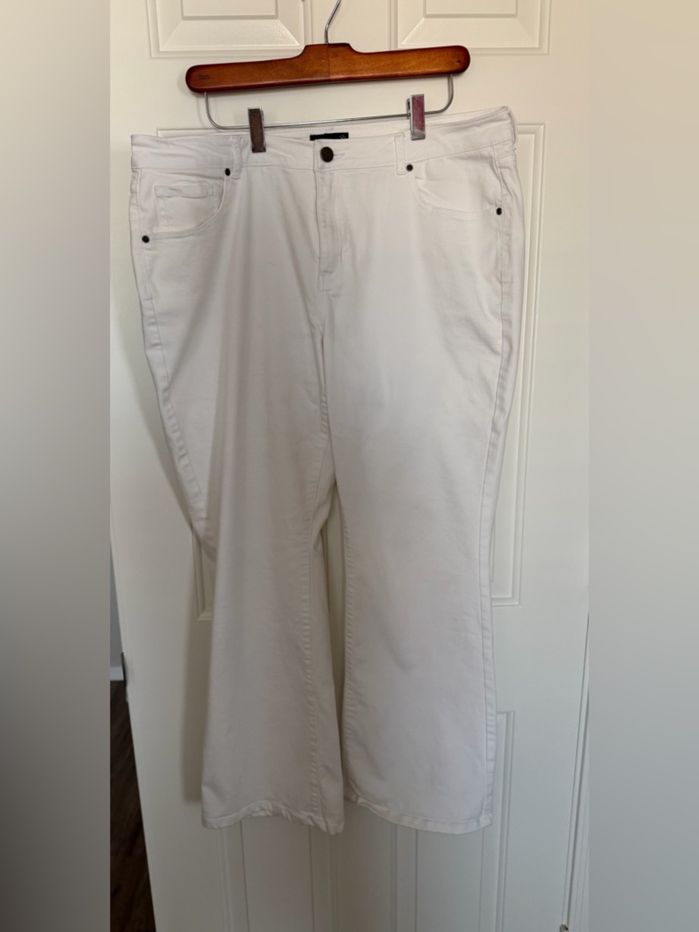 Susan Graver White Jeans with Branded Waist Label